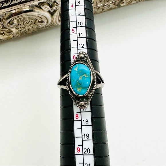Vintage Sterling Silver Turquoise Ring - Picture 3 of 16